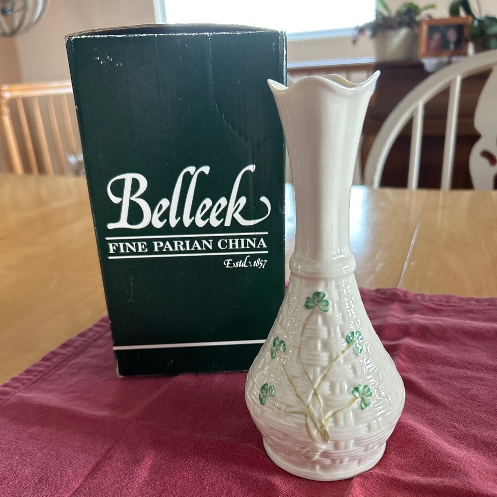 Belleek Irish Shamrock “ Setanta” Vase